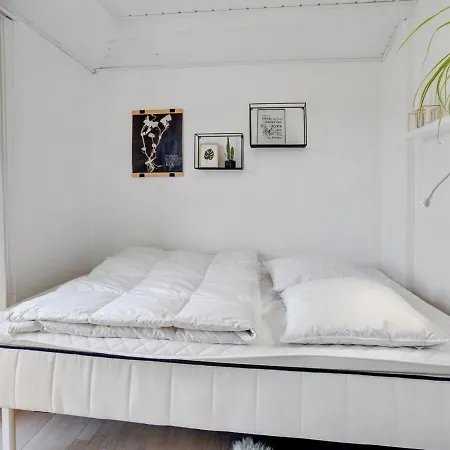 Svenger - 2km From The Sea By Interhome Hals