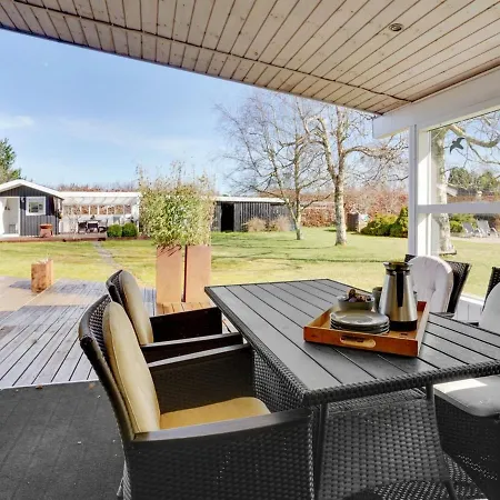 Svenger - 2km From The Sea By Interhome Hals