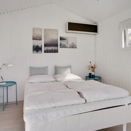 Svenger - 2km From The Sea By Interhome