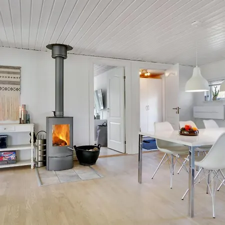Svenger - 2km From The Sea By Interhome Hals