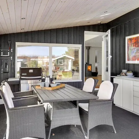 Svenger - 2km From The Sea By Interhome Hals